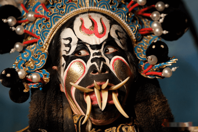 与变脸齐名的宁海耍牙绝技80后美女口含獠牙传承非遗