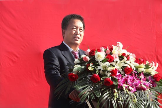 杨卓舒中年创业的杨卓舒杨卓舒,1952年出生于黑龙江省肇东市,其父母