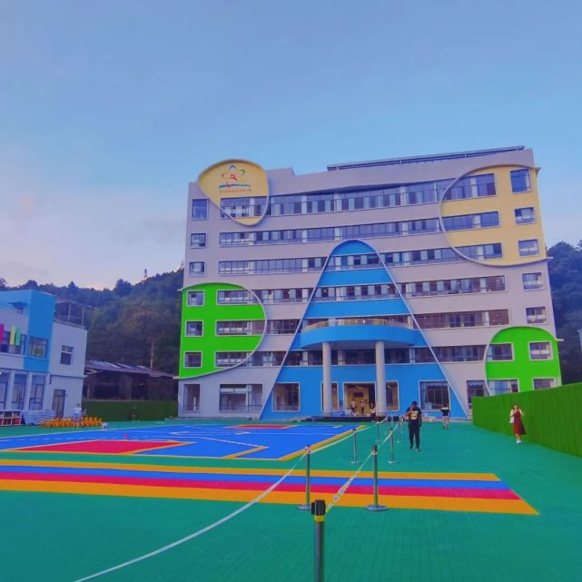 机关幼儿园东园在下步工作中,黔南州教育局将通过加强管理,幼儿园提质