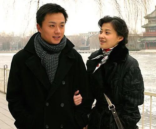 演员吴健曾被强制退学为报恩导演不提要求拍戏险些炸伤左腿