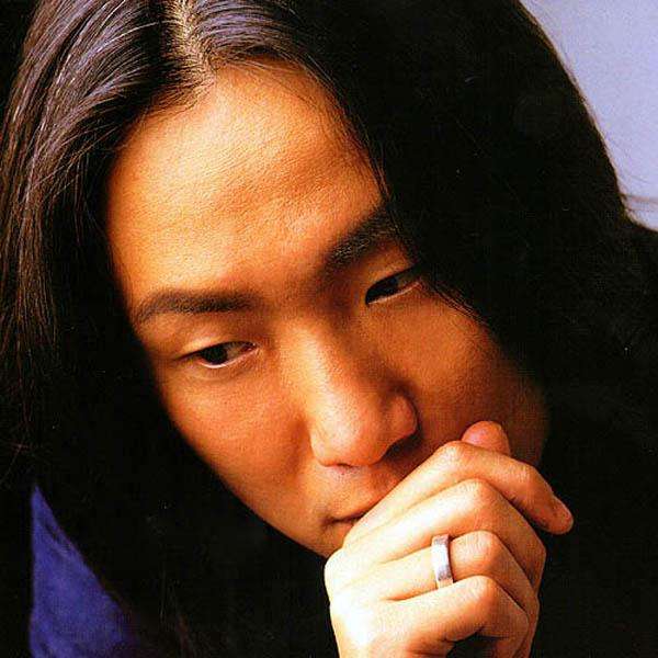 他的实力也不容小觑,不然尽管有大佬父亲一路保驾护航也难以得到认可