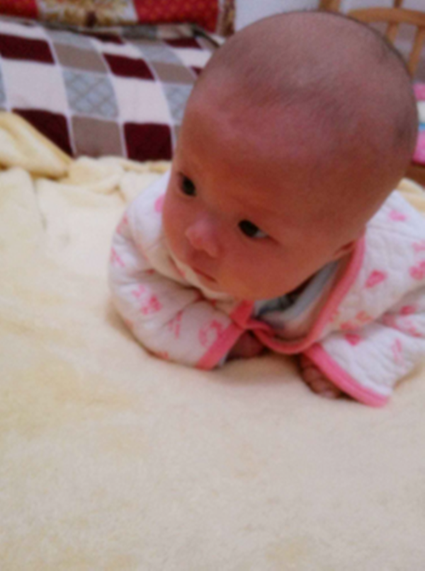 宝宝抬头有规律太早或太晚都是异常的信号家长要提前了解