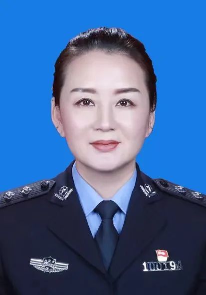 巾帼女警扫黑恶法制精英扬神威
