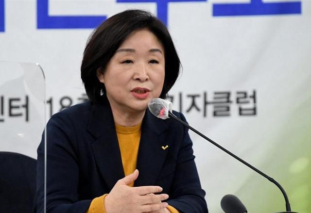 韩国政坛大乱女总统候选人突然失联支持率急跌至最低水平