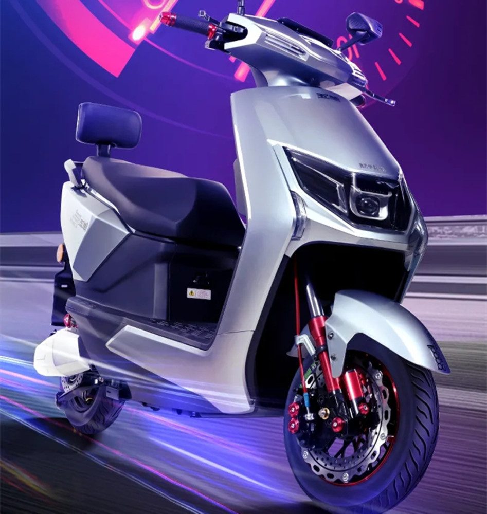 五羊远程一号电动车评测2000w高速电机爆发力足时速80码