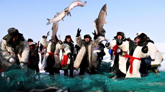 生态旅游跑出冰雪加速度 新疆博斯腾湖冬捕掀起冰雪旅游新高潮