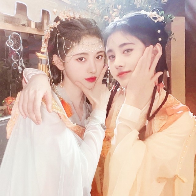 鞠婧祎和鞠婧祎真的很好磕