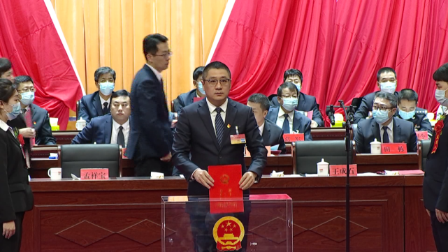 根河市第六届人民代表大会第一次会议胜利闭幕