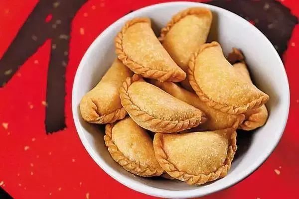 新年快到了开平的年味油角煎堆鸡笼也是小时候妈妈给的味道