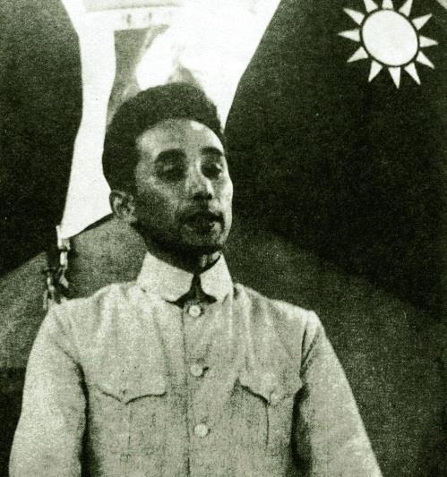 第三厅厅长郭沫若,科长冯乃超和国民党中央宣传部代表,中华全国文艺界