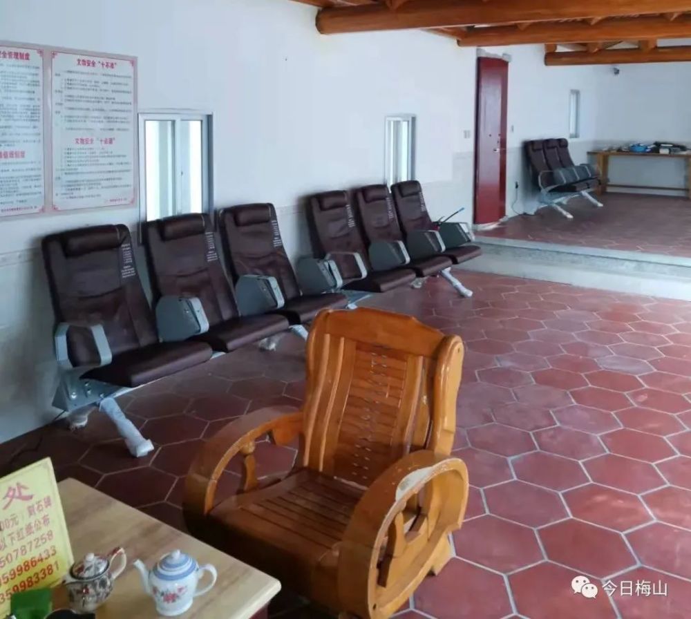 这些按摩椅分别安装在埔仔村老人协会,龙兴寺以及村里各角落的活动