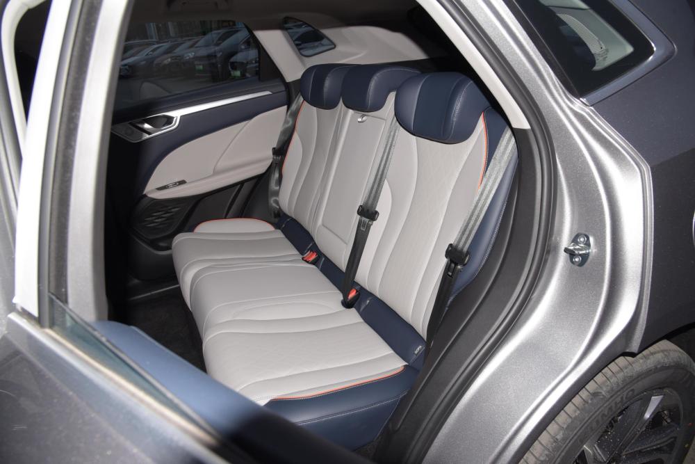 油耗44l72秒破百能上绿牌轴距2710mm解读玛奇朵dhtphev