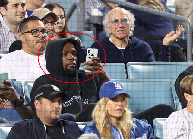 相信经过这件事后,杜兰特或将重新捡起"键盘侠"的身份,毕竟在公众场合