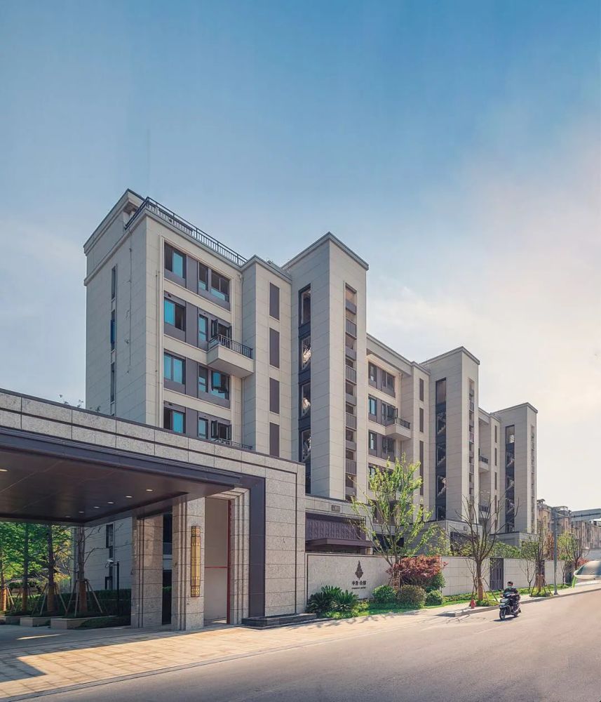 华发公馆 ┃约126㎡精装叠墅雅居500万内,焕新人居新篇章!