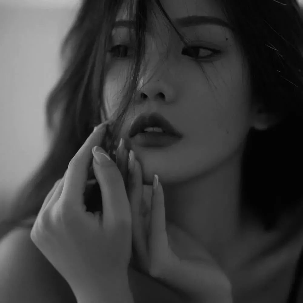 真人女头黑白世界冷淡无情