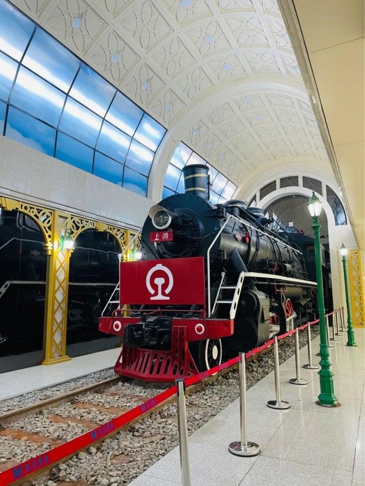 这些火车头的背后还出现在了武汉的许多地方火车头的文化元素除了武昌
