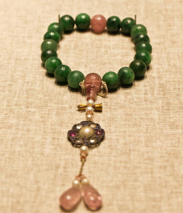 图:清御用东珠朝珠图:清御用东珠朝珠1949年(民国三十八年)2月22日,新