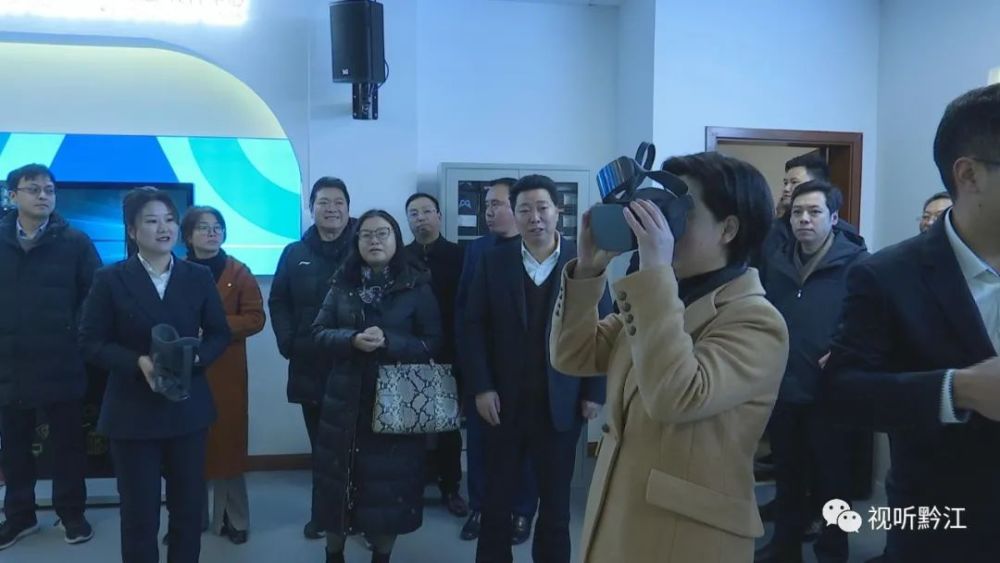 会前,唐洪芳带领区政府办和区教委相关负责人前往旅游职业学院,重庆