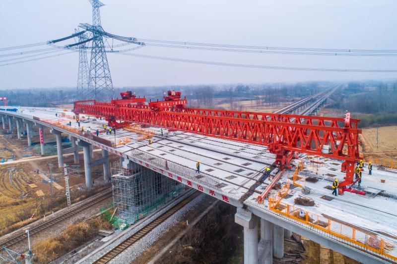 六安g105上跨宁西铁路全桥贯通合六南通道主体工程基本完成