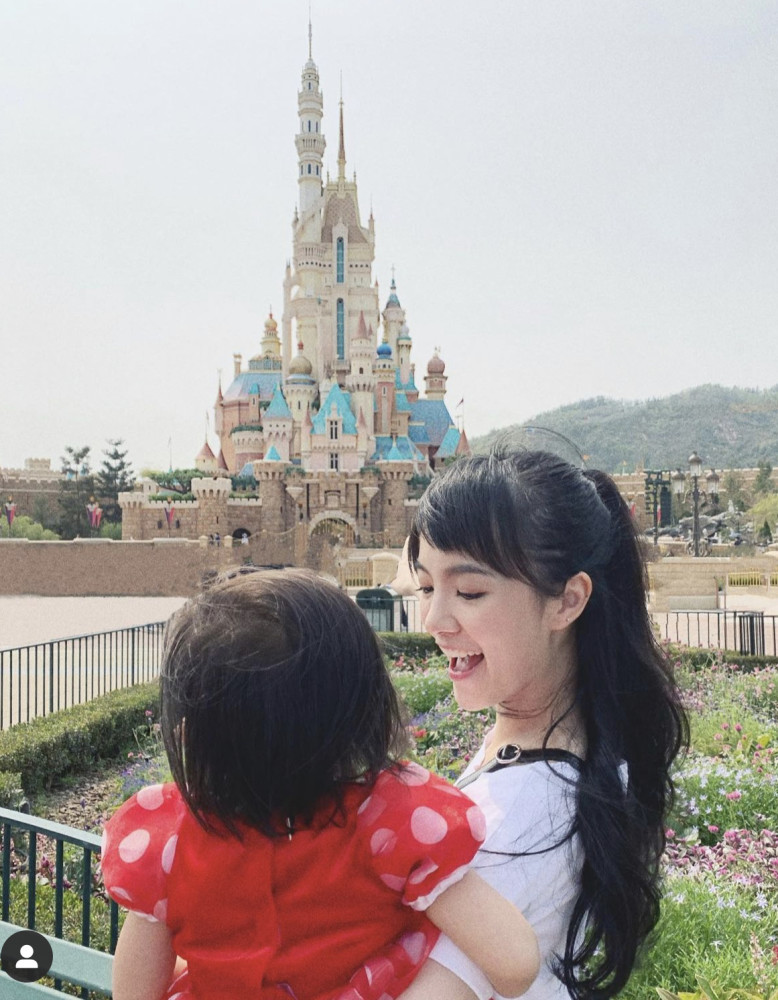 32岁女星陈嘉宝已生三胎小女儿比预产期晚半月出生曾宣布封肚