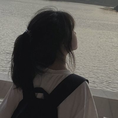 情绪化女生头像青山影里狂歌痛饮