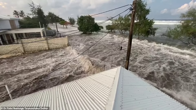 4級地震,海嘯襲擊美西海岸