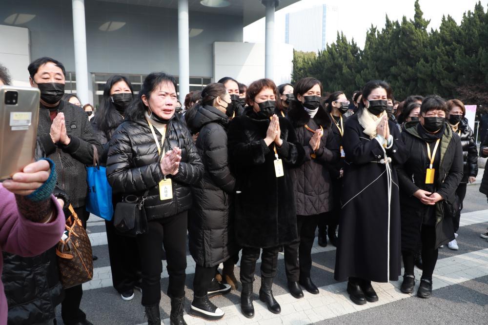 今天在梁山伯与祝英台乐声中送别越剧大师金采风