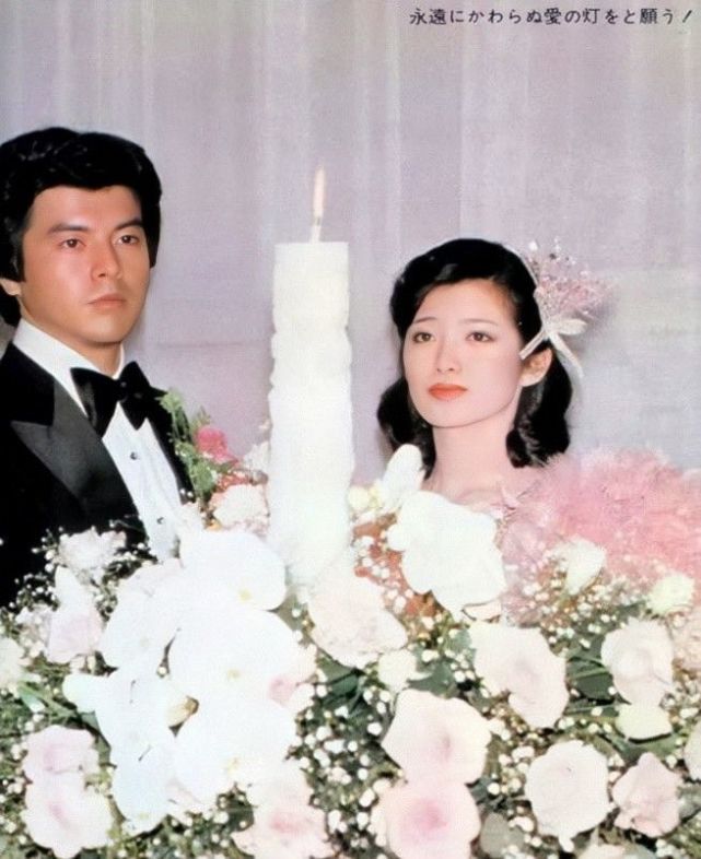 山口百惠:21岁嫁三浦友和,4年后生下儿子,穿着朴素笑容却更美