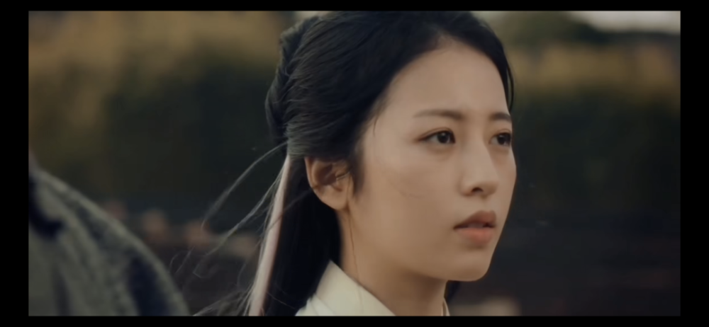 其实很多人都不知道周雨彤早期出演的电视剧《相爱穿梭千年》,她所