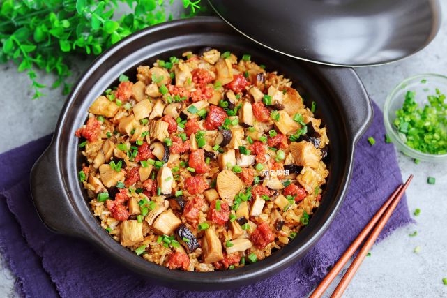 这道电饭锅焖饭真是味道绝了有荤有素饭菜一锅出简直就是懒人的福音