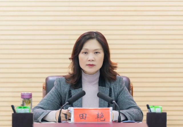 万山区召开新冠肺炎疫情防控领导小组会议