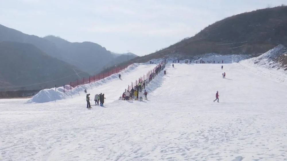 激情冬奥相约河北石家庄红崖谷滑雪场释放冰雪魅力打造冰雪运动胜地