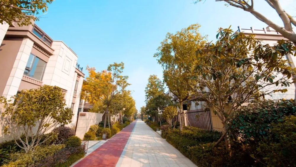 海墅湾实拍图海墅湾的庭院别墅在承袭新中式建筑的同时,不惜花重金