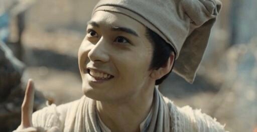 而新版宁采臣的扮演者长相说不上帅,略带苦相,不少网友称他为"瘦头陀"