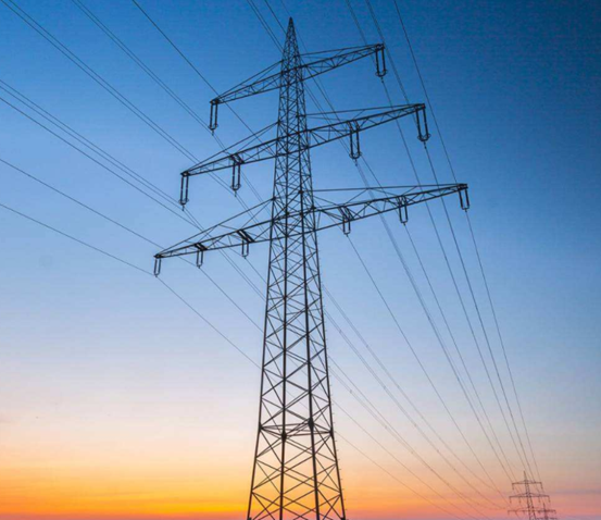 跟国外不同的是,中国采用电网的方式进行输电,国外