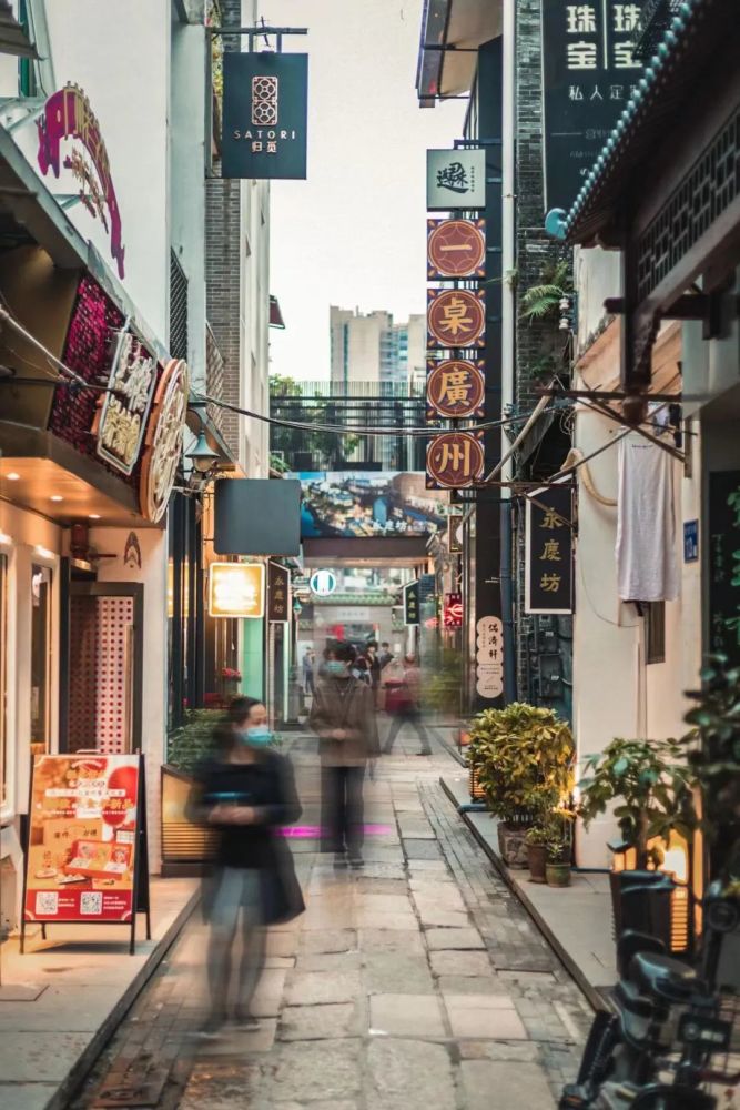 广州的街头招牌看一次就忘不掉