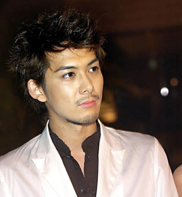 就算是后来大火的木村拓哉,颜值上也没有赢过柏原崇.