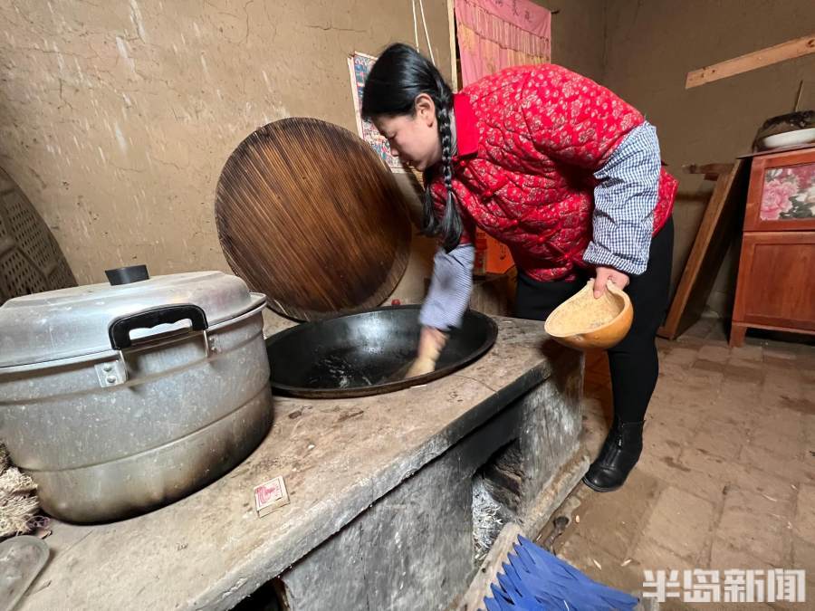 新闻周刊丨怀旧味乡土风农舍就是影棚请看青岛版张同学走红的幕后故事