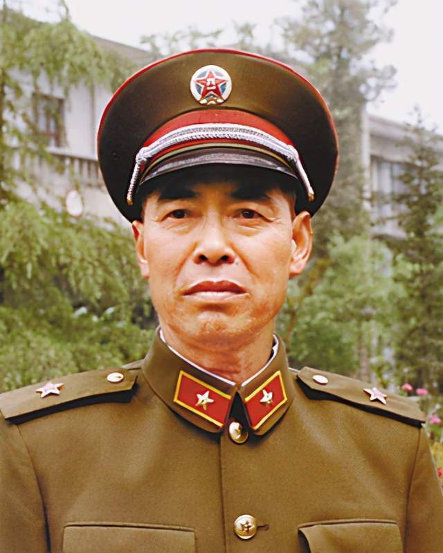 解放戰爭中最高做到了華野麾下的營長,1955年被授予中校軍銜