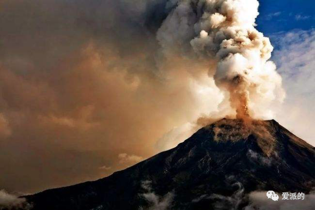 突發湯加超級火山爆發直衝2萬米外層空間致湯加國失聯引發海嘯多國