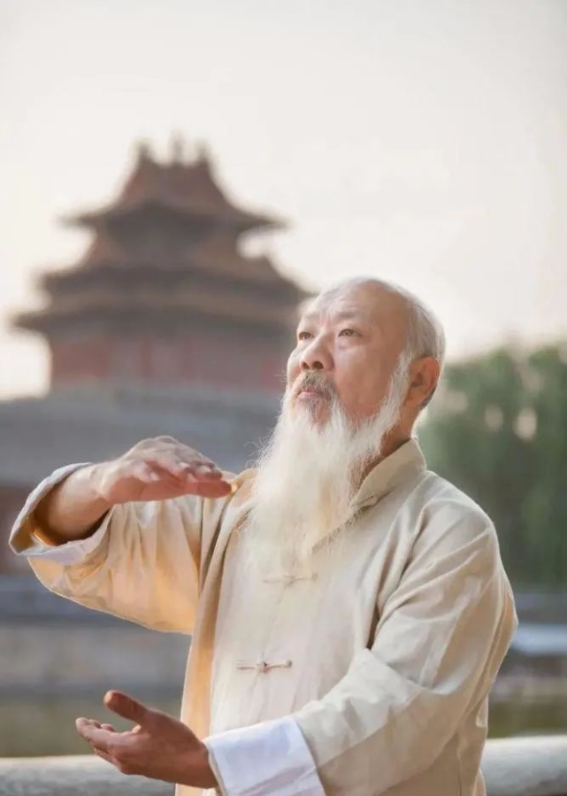 吸行一线呼走两极是太极拳呼吸法门
