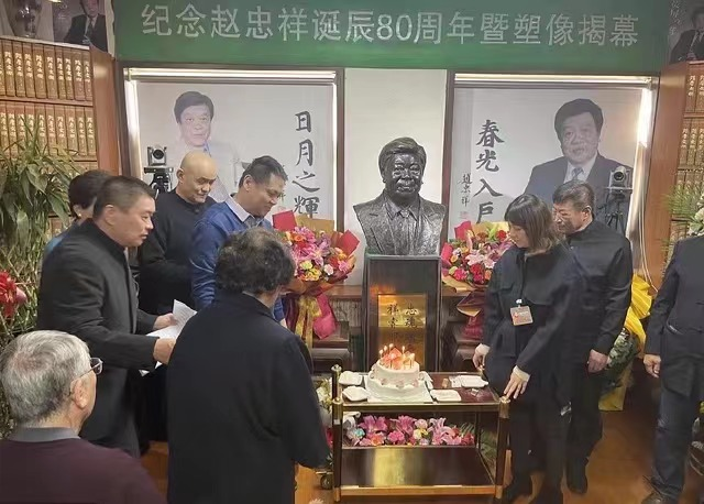 赵忠祥离世两周年,立雕像惹争议,好友首曝他对传闻态度:清者自清