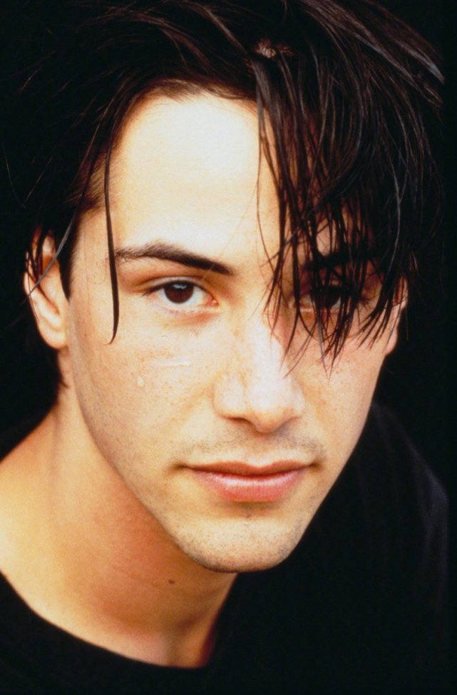 基努里维斯25岁旧照曝光脸庞清澈网友每个阶段帅得不同凡响