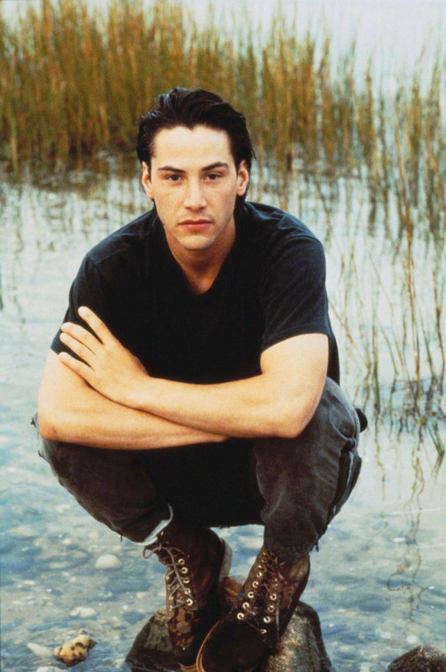 基努里维斯25岁旧照曝光脸庞清澈网友每个阶段帅得不同凡响