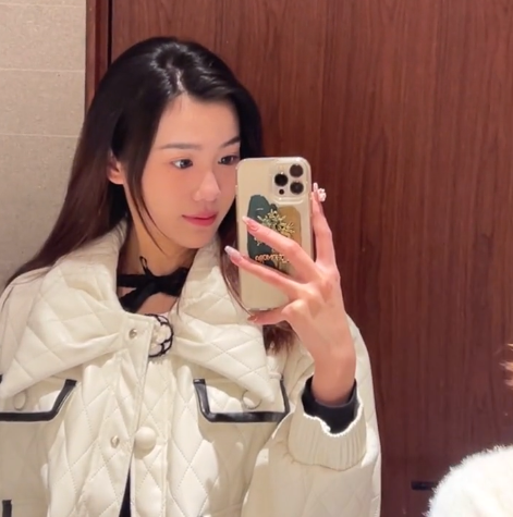 从这个平台来看,可以看到了不少徐杰女朋友的照片.