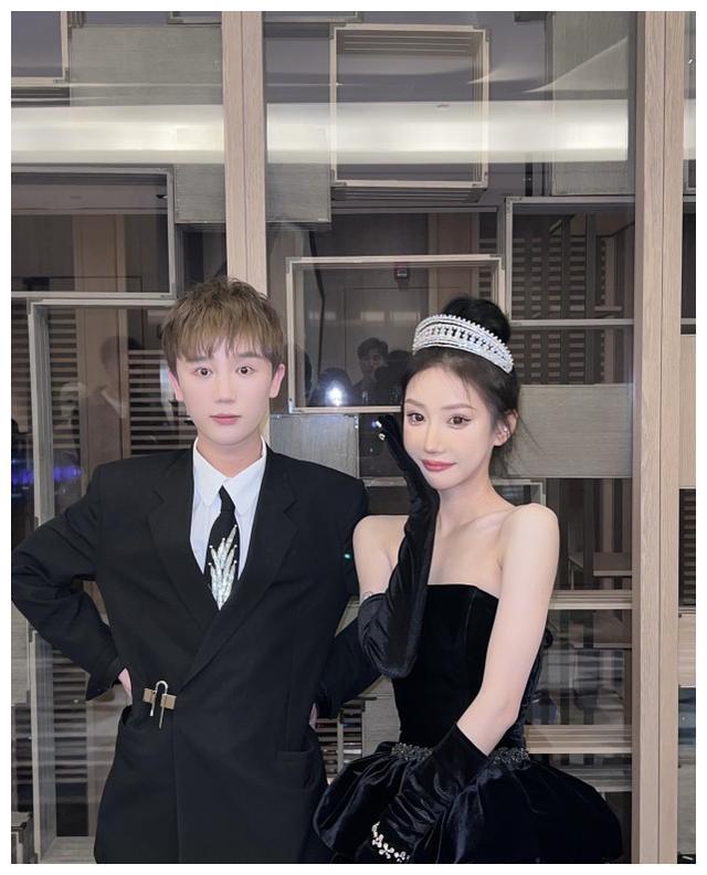 网红真有钱薛小婉晒生日红包约20万凡尔赛人情世故要还的