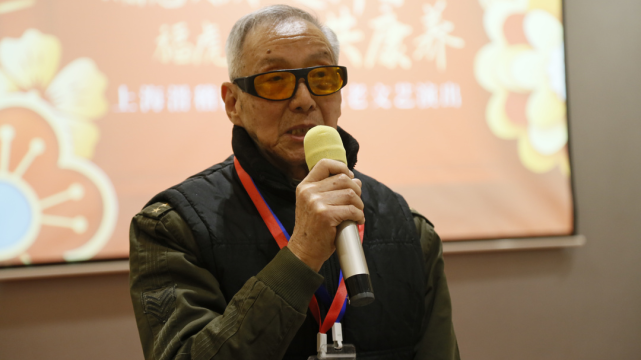 来自上海滑稽剧团多位知名演员为在住长者展现了一场精彩纷呈的演出