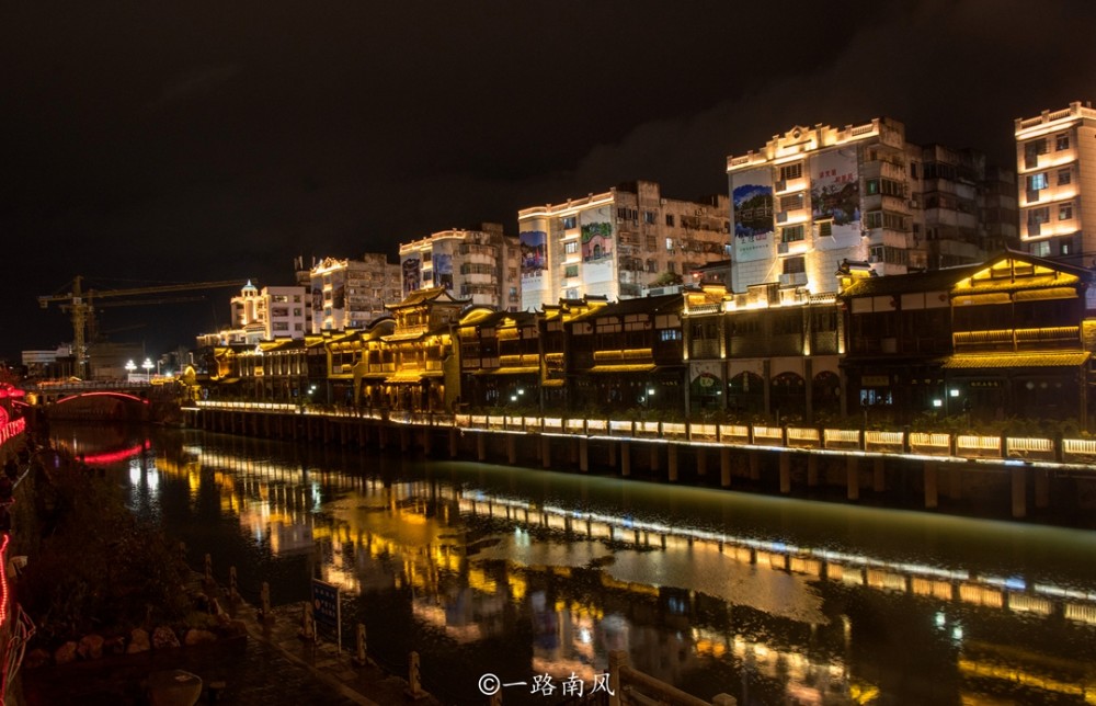 夜遊汀江來到長汀縣,自然不能錯過這裡的夜景,尤其是經典的夜遊汀江