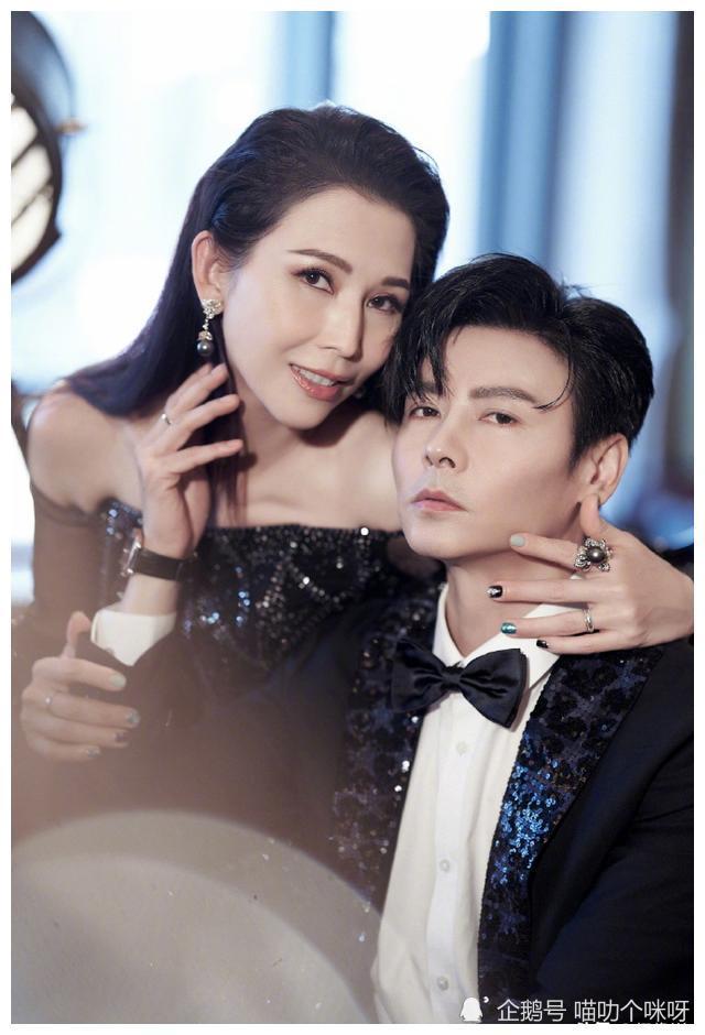 蔡少芬庆祝结婚14周年张晋出差不忘表白老婆我的心和你在一起