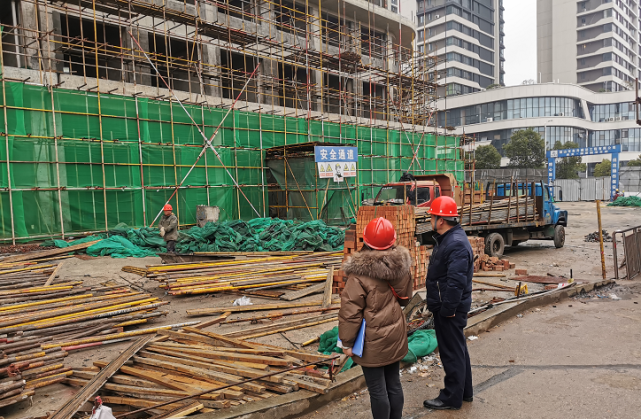 湘潭市岳塘区盘龙社区开展建筑工地安全生产检查